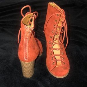 Lace up, open toe, block heels